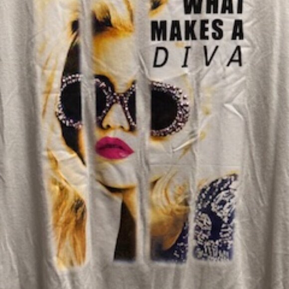 Graphic Tee “What Makes a Diva” | Crissa Jeans | Medium | New with Tags - Picture 3 of 10